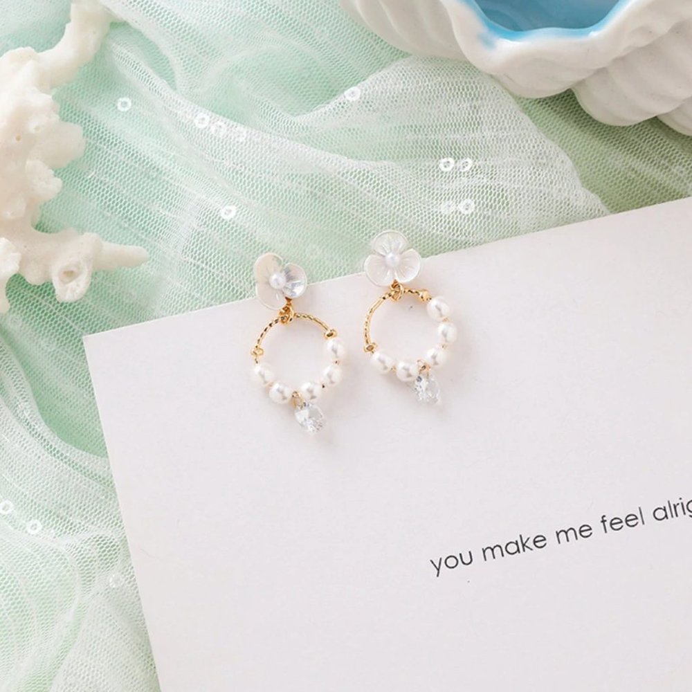 ✨NEW! ✨ Seashell Flower & Pearl Hoop Earrings!